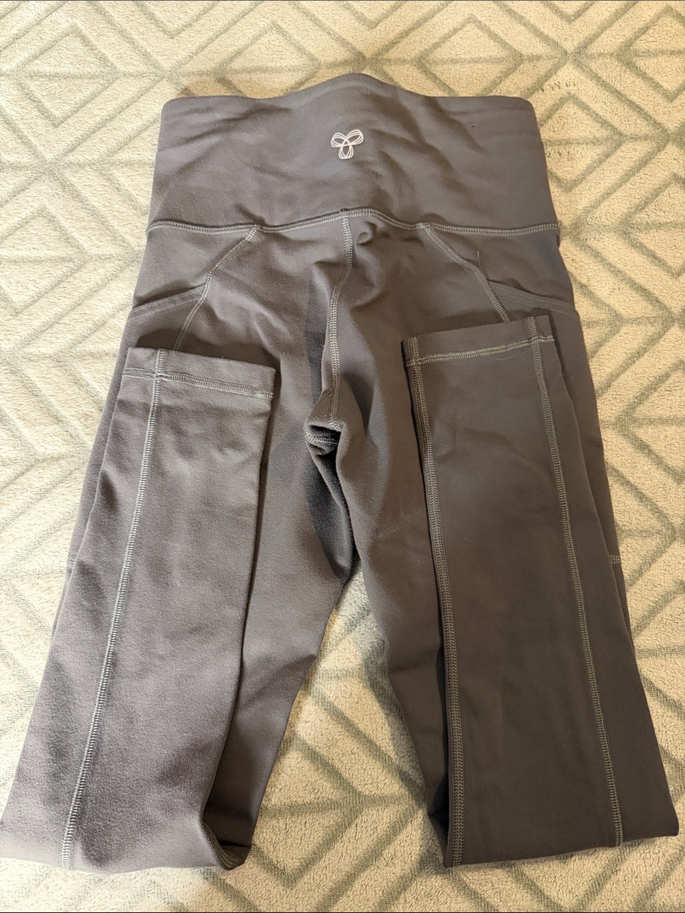 Aritzia High-Waist Pocket Leggings in Charcoal Gray